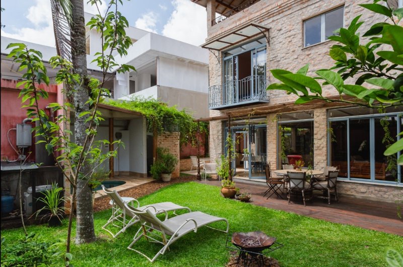 CASA A VENDA – AMPLA ESTILO PROVENÇAL – 600m2 – SOLAR - LUXO COM SUSTENTABILIDADE Avenida Professor Rubens Gomes de Souza São Paulo - 
