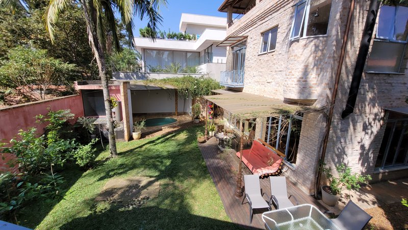 CASA A VENDA – AMPLA ESTILO PROVENÇAL – 600m2 – SOLAR - LUXO COM SUSTENTABILIDADE Avenida Professor Rubens Gomes de Souza São Paulo - 
