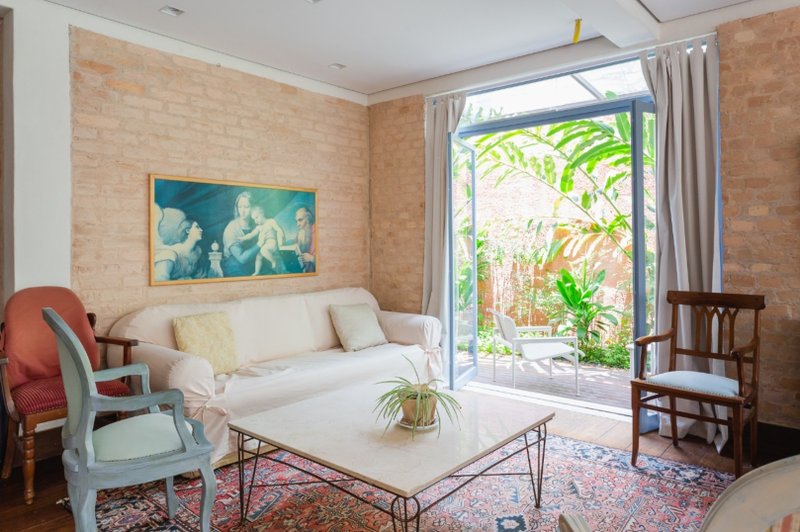 CASA A VENDA – AMPLA ESTILO PROVENÇAL – 600m2 – SOLAR - LUXO COM SUSTENTABILIDADE Avenida Professor Rubens Gomes de Souza São Paulo - 