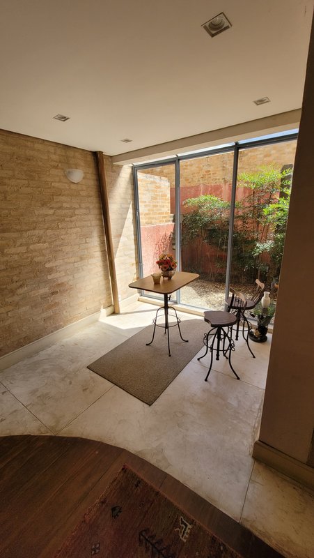 CASA A VENDA – AMPLA ESTILO PROVENÇAL – 600m2 – SOLAR - LUXO COM SUSTENTABILIDADE Avenida Professor Rubens Gomes de Souza São Paulo - 