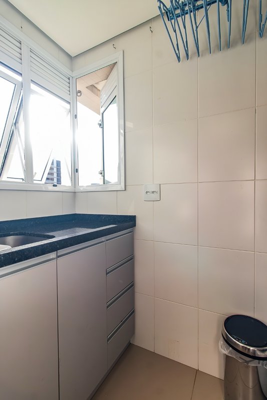 R$ 990.000 - LINDO APARTAMENTO - SEMIMOBILIADO - 80M2 - 2 SUÍTES - VISTA - 2 VAGAS Avenida Lageado Porto Alegre - 