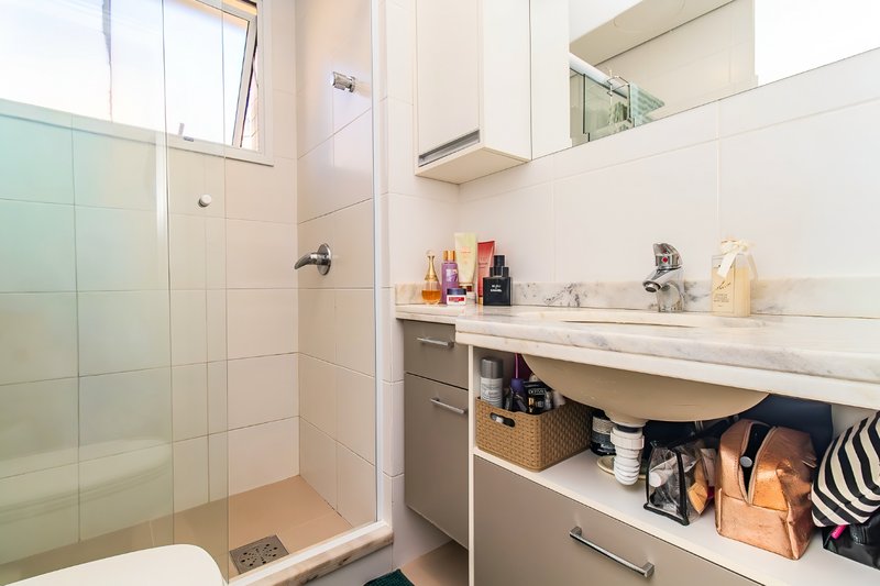 R$ 990.000 - LINDO APARTAMENTO - SEMIMOBILIADO - 80M2 - 2 SUÍTES - VISTA - 2 VAGAS Avenida Lageado Porto Alegre - 