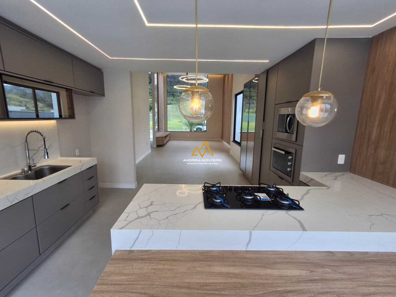 Casa com 3 quartos, 1 Suíte à venda, 186 m² por R$ 1.490.000 - Alphaville 2 - Maricá/RJ Rodovia Ernani Do Amaral Peixoto, Nº S/N - Km 15.5 Maricá - 