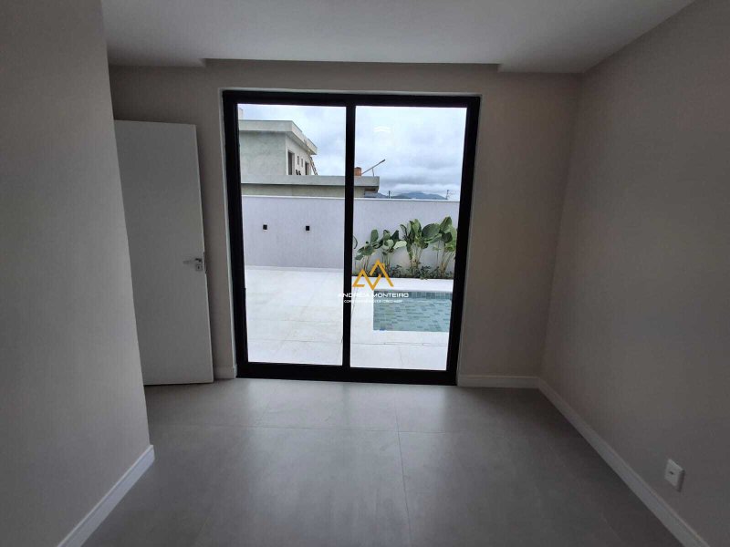 Casa com 3 quartos, 1 Suíte à venda, 186 m² por R$ 1.490.000 - Alphaville 2 - Maricá/RJ Rodovia Ernani Do Amaral Peixoto, Nº S/N - Km 15.5 Maricá - 