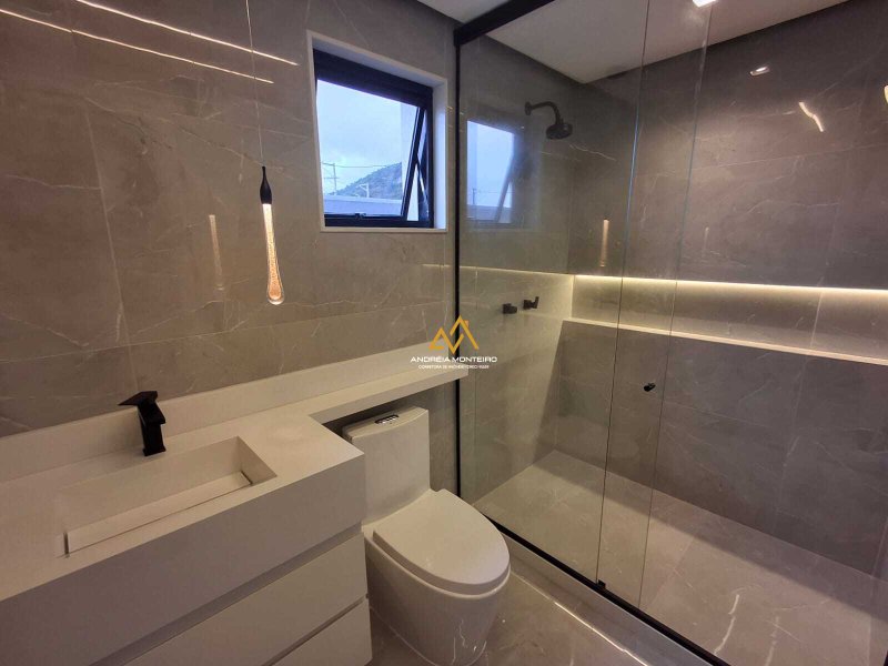 Casa com 3 quartos, 1 Suíte à venda, 186 m² por R$ 1.490.000 - Alphaville 2 - Maricá/RJ Rodovia Ernani Do Amaral Peixoto, Nº S/N - Km 15.5 Maricá - 