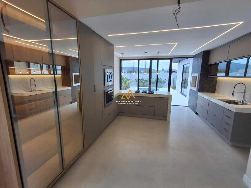 Casa com 3 quartos, 1 Suíte à venda, 186 m² por R$ 1.490.000 - Alphaville 2 - Maricá/RJ Rodovia Ernani Do Amaral Peixoto, Nº S/N - Km 15.5 Maricá - 