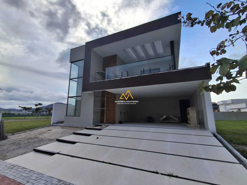 Casa com 3 dormitórios à venda, 256 m² por R$ 1.700.000,00 - Alphaville 2 - Maricá/RJ Rodovia Ernani Do Amaral Peixoto, Nº S/N - Km 15.5 Maricá - 