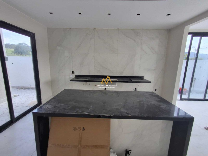 Casa com 3 dormitórios à venda, 256 m² por R$ 1.700.000,00 - Alphaville 2 - Maricá/RJ Rodovia Ernani Do Amaral Peixoto, Nº S/N - Km 15.5 Maricá - 