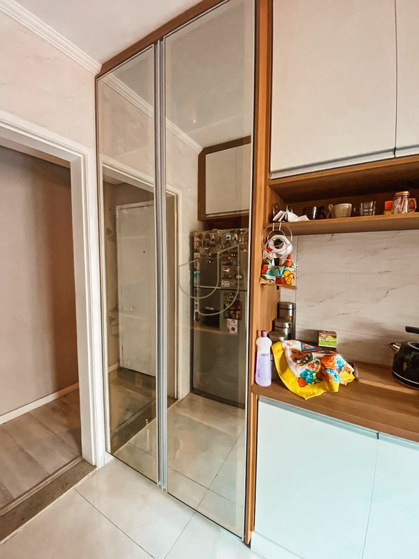 Apartamento com 3 Dormitórios no Condomínio Edifício Place Athenee Rua Benedito Osvaldo Lecques São José dos Campos - 