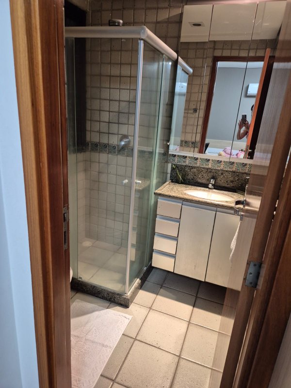 Apartamento à venda com 4 quartos sendo 4 suítes, 158m² área útil por R$ 1.700.000,00 Rua Tenente João Cícero Recife - 