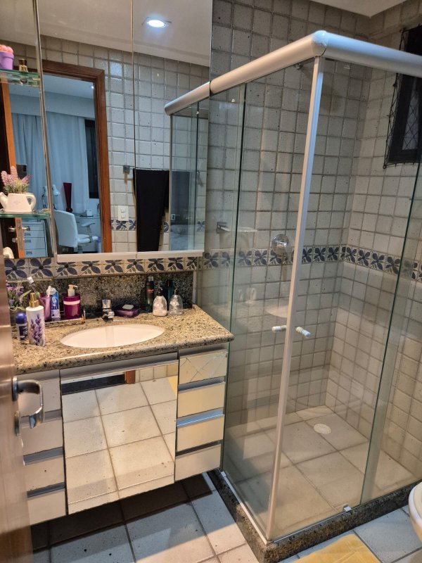 Apartamento à venda com 4 quartos sendo 4 suítes, 158m² área útil por R$ 1.700.000,00 Rua Tenente João Cícero Recife - 