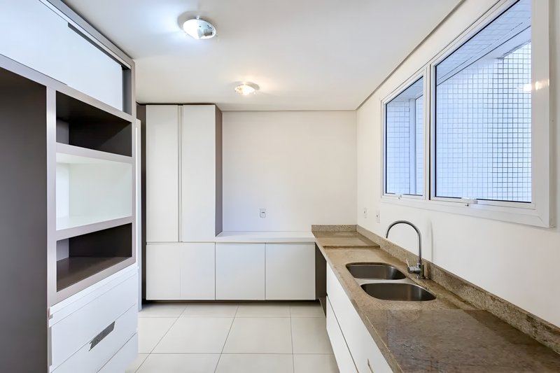 R$ 3.200.000 - PREMIUM - GARDEN - 305M2 - 3 SUÍTES - PISCINA - TERRAÇO - 4 VAGAS Avenida João Obino Porto Alegre - 
