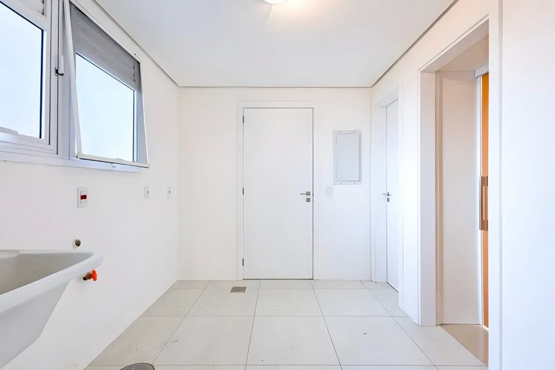 R$ 3.200.000 - PREMIUM - GARDEN - 305M2 - 3 SUÍTES - PISCINA - TERRAÇO - 4 VAGAS Avenida João Obino Porto Alegre - 