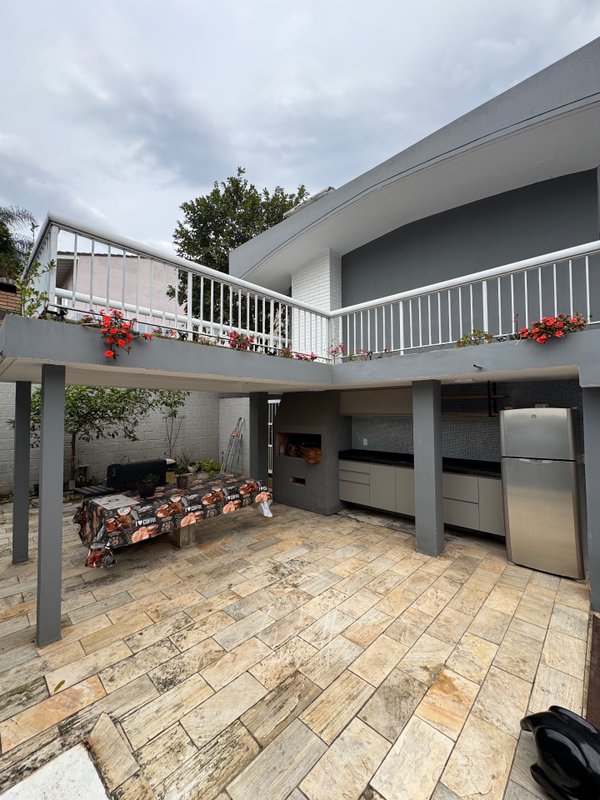 Casa de esquina no Parque dos Pássaros em SBC 450m2 - 03 dorms - 04 vagas  São Bernardo do Campo - 