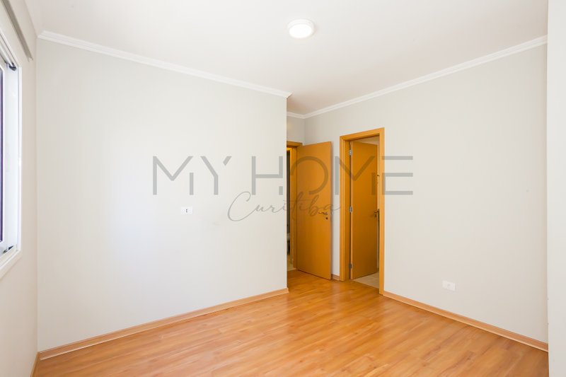 APARTAMENTO À VENDA NO PORTÃO - 2 QUARTOS - 1 SUÍTE - 1 VAGA Rua Capitão Tenente Maris de Barros Curitiba - 