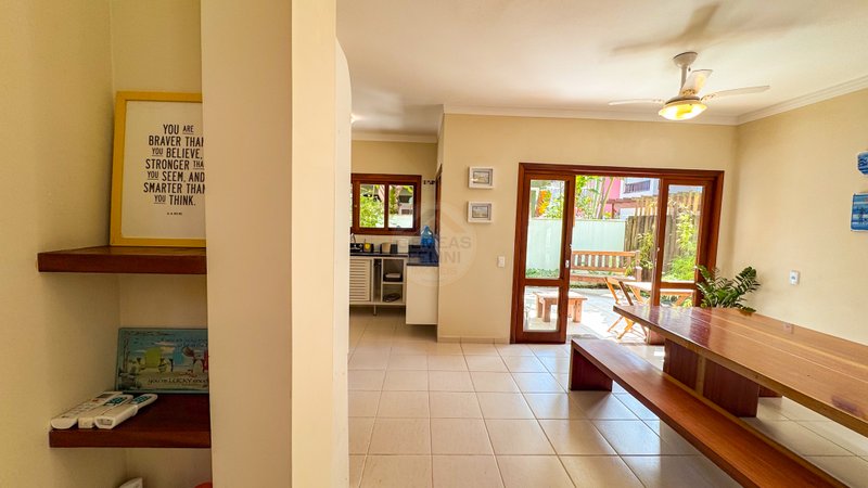 Casa em condomínio na Praia de Juquehy - LOCAÇÃO ANUAL OU DIÁRIA  São Sebastião - 