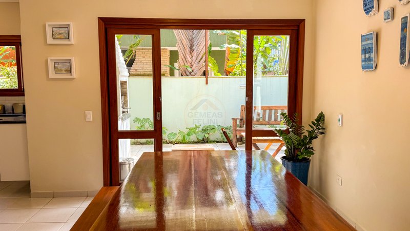 Casa em condomínio na Praia de Juquehy - LOCAÇÃO ANUAL OU DIÁRIA  São Sebastião - 
