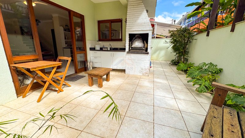 Casa em condomínio na Praia de Juquehy - LOCAÇÃO ANUAL OU DIÁRIA  São Sebastião - 