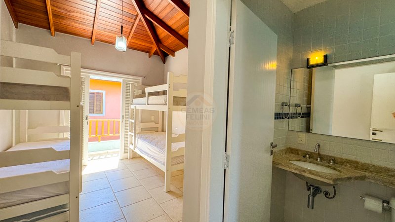 Casa em Condomínio na Praia de Juquehy - À VENDA Rua Claudio Izidoro do Espírito Santo São Sebastião - 