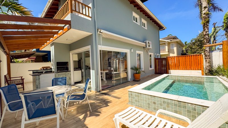 Casa em Condomínio na Praia de Juquehy - À VENDA Rua Claudio Izidoro do Espírito Santo São Sebastião - 