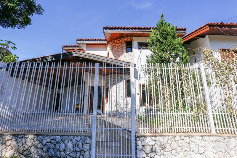 Casa à venda, 480m - R$ 1.650.000 - Pista de caminhada - Parque Campolim - Sorocaba - SP Rua Adoniran Barbosa Sorocaba - 