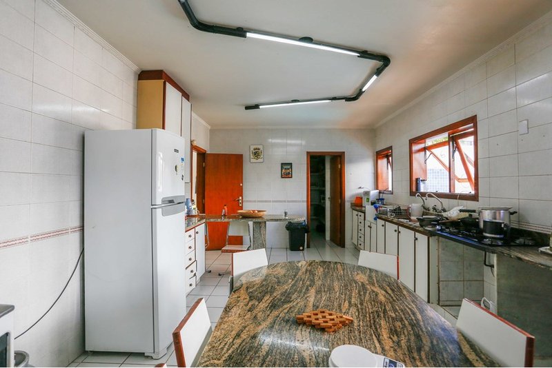 Casa à venda, 480m - R$ 1.650.000 - Pista de caminhada - Parque Campolim - Sorocaba - SP Rua Adoniran Barbosa Sorocaba - 