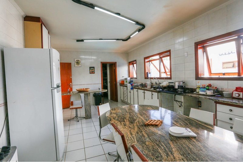 Casa à venda, 480m - R$ 1.650.000 - Pista de caminhada - Parque Campolim - Sorocaba - SP Rua Adoniran Barbosa Sorocaba - 