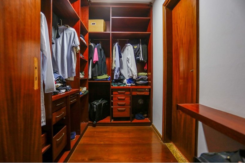 Casa à venda, 480m - R$ 1.650.000 - Pista de caminhada - Parque Campolim - Sorocaba - SP Rua Adoniran Barbosa Sorocaba - 