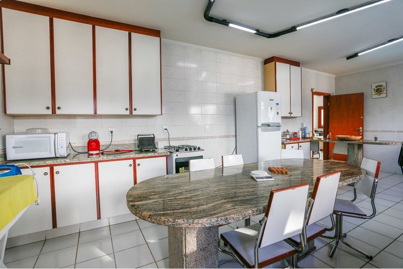 Casa à venda, 480m - R$ 1.650.000 - Pista de caminhada - Parque Campolim - Sorocaba - SP Rua Adoniran Barbosa Sorocaba - 