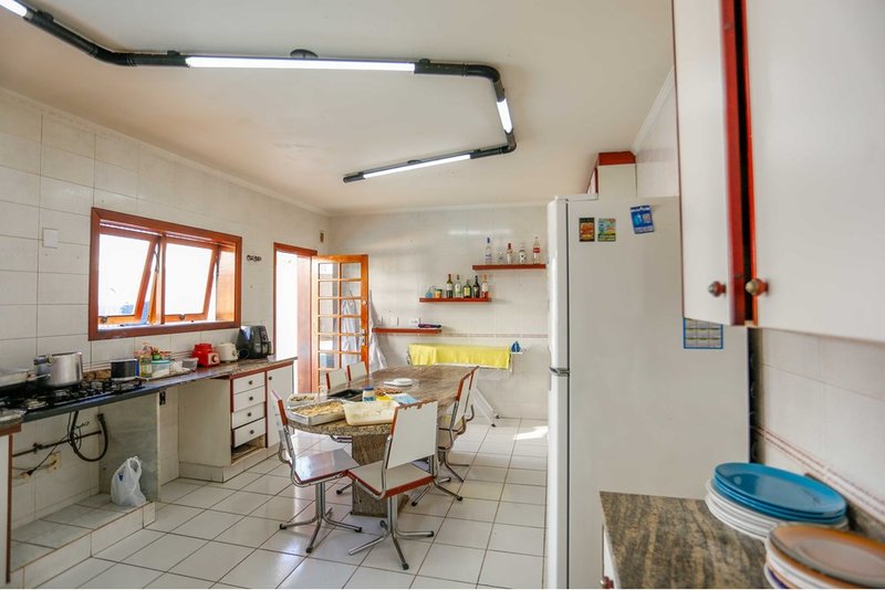 Casa à venda, 480m - R$ 1.650.000 - Pista de caminhada - Parque Campolim - Sorocaba - SP Rua Adoniran Barbosa Sorocaba - 