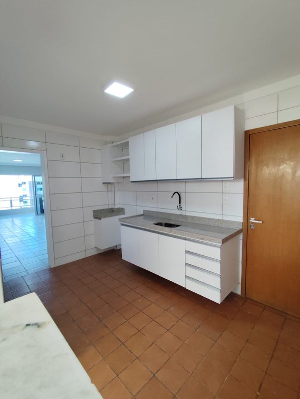 3 quartos (1 suíte) 108m². Nascente. Dependência completa. 01 vaga de garagem Rua Tenente João Cícero Recife - 