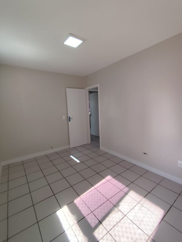 3 quartos (1 suíte) 108m². Nascente. Dependência completa. 01 vaga de garagem Rua Tenente João Cícero Recife - 