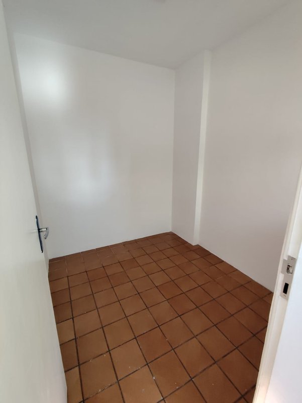 3 quartos (1 suíte) 108m². Nascente. Dependência completa. 01 vaga de garagem Rua Tenente João Cícero Recife - 