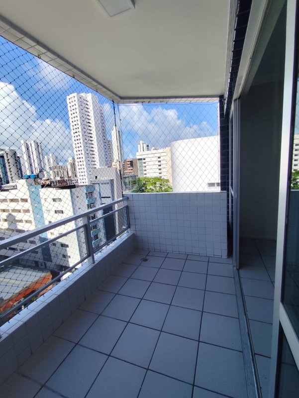 3 quartos (1 suíte) 108m². Nascente. Dependência completa. 01 vaga de garagem Rua Tenente João Cícero Recife - 