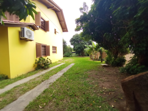 Casa no Parque Santa Fé com 4 dormitórios R. Lola de Oliveira Porto Alegre - 