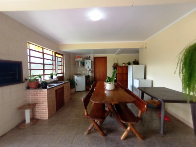 Casa no Parque Santa Fé com 4 dormitórios R. Lola de Oliveira Porto Alegre - 