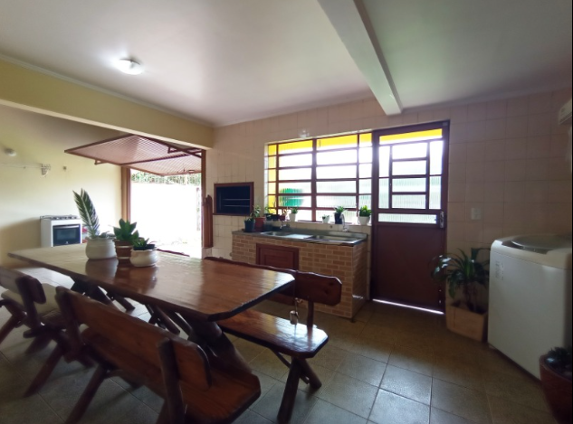 Casa no Parque Santa Fé com 4 dormitórios R. Lola de Oliveira Porto Alegre - 