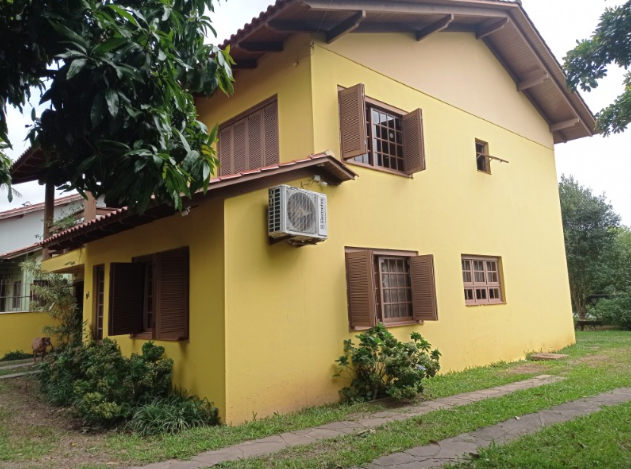 Casa no Parque Santa Fé com 4 dormitórios R. Lola de Oliveira Porto Alegre - 