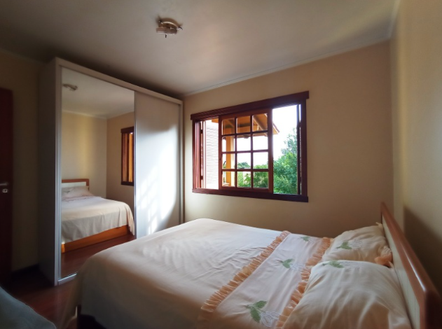Casa no Parque Santa Fé com 4 dormitórios R. Lola de Oliveira Porto Alegre - 