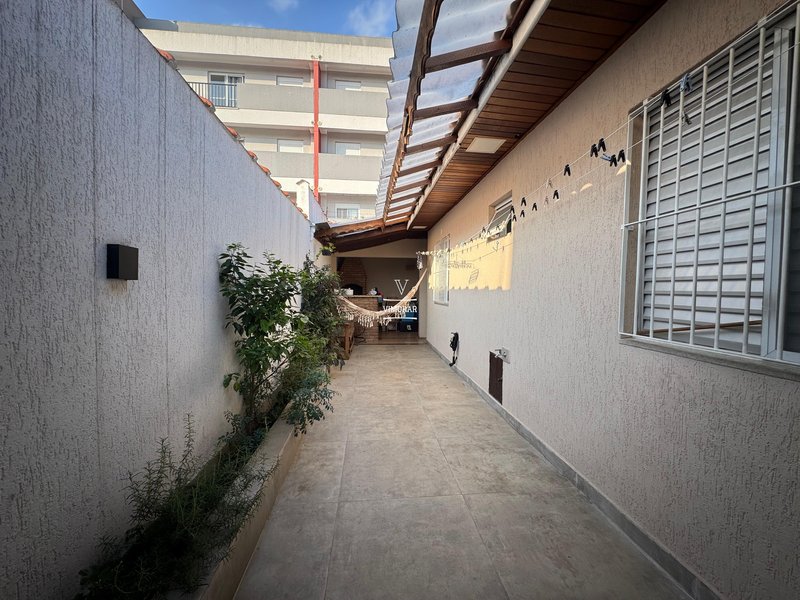 Casa térrea 2 dormitórios + 2 vagas de garagem  Guarulhos - 