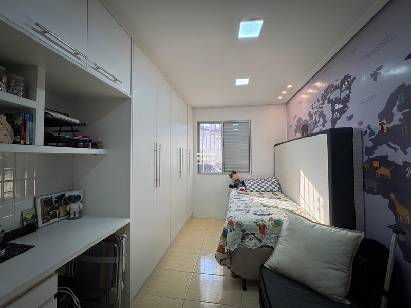 Casa térrea 2 dormitórios + 2 vagas de garagem  Guarulhos - 