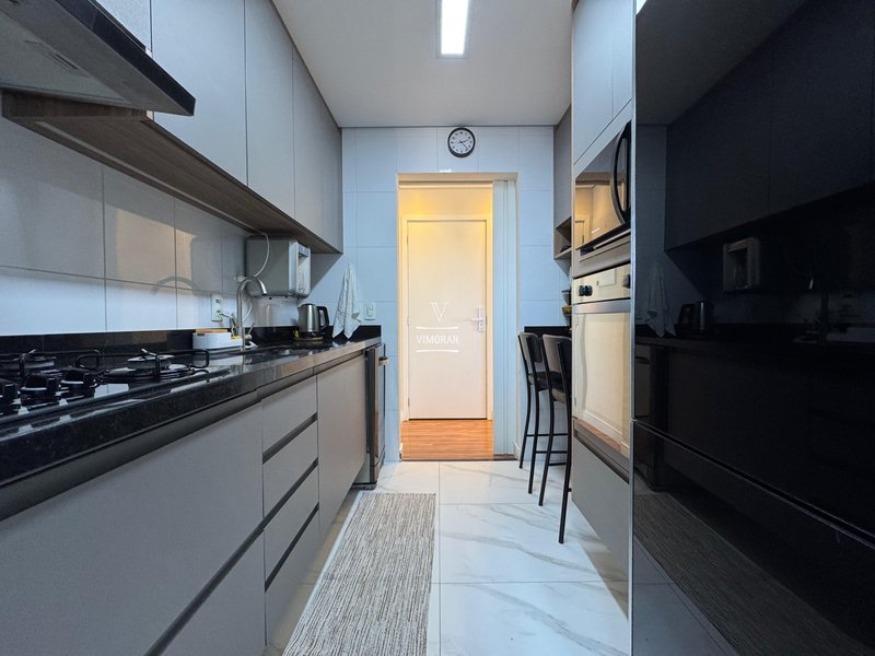 Apartamento 3 dormitórios sendo 1 suíte + 2 vagas de garagem  Guarulhos - 