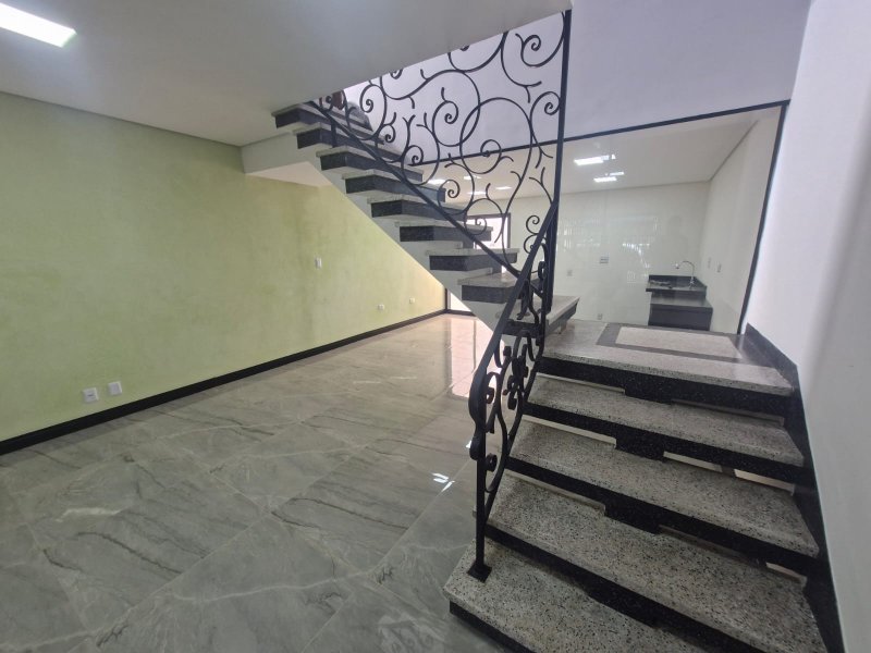 🏡 Sobrado para locação na Vila Helena – Santo André Avenida Andrade Neves Santo André - 