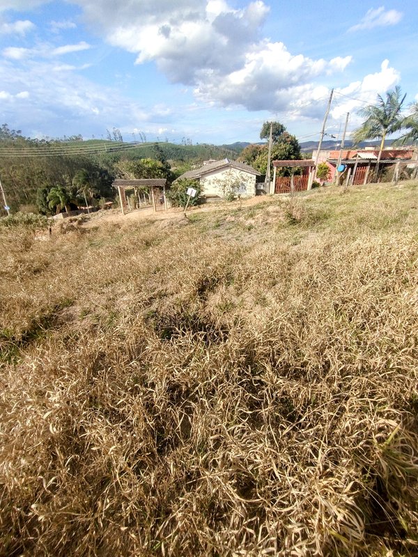 Terreno com boa topografia à venda no Parque Alpina  Igaratá - 