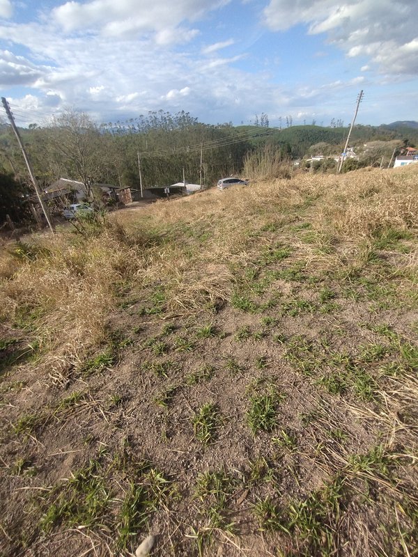 Terreno de esquina com boa topografia à venda no Parque Alpina  Igaratá - 
