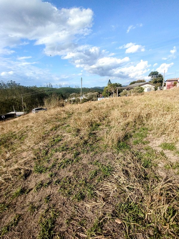 Terreno de esquina com boa topografia à venda no Parque Alpina  Igaratá - 