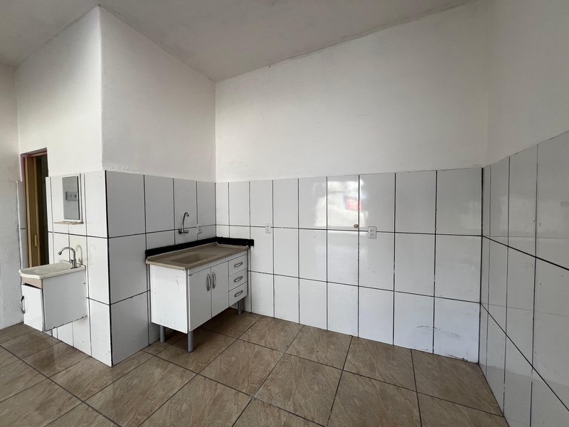 Casa com 2 Dormitórios e Espaço Comercial em Bairro Completo  Mogi das Cruzes - 
