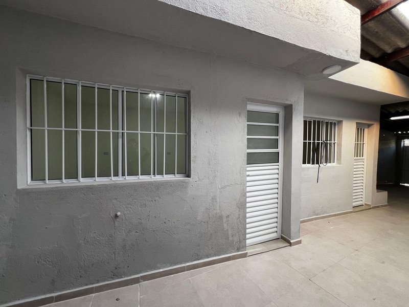 Casa com 2 Dormitórios e Espaço Comercial em Bairro Completo  Mogi das Cruzes - 