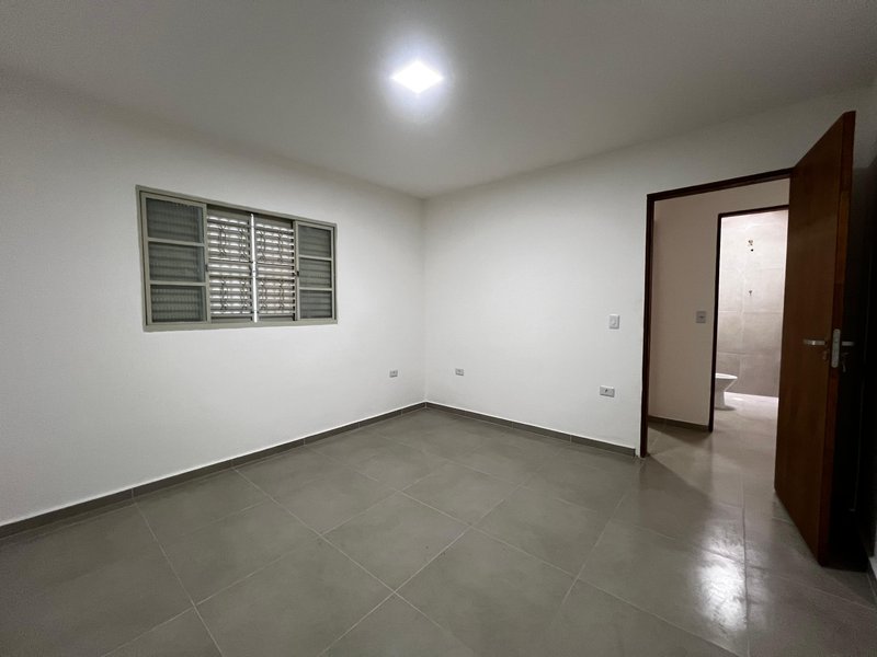 Casa com 2 Dormitórios e Espaço Comercial em Bairro Completo  Mogi das Cruzes - 