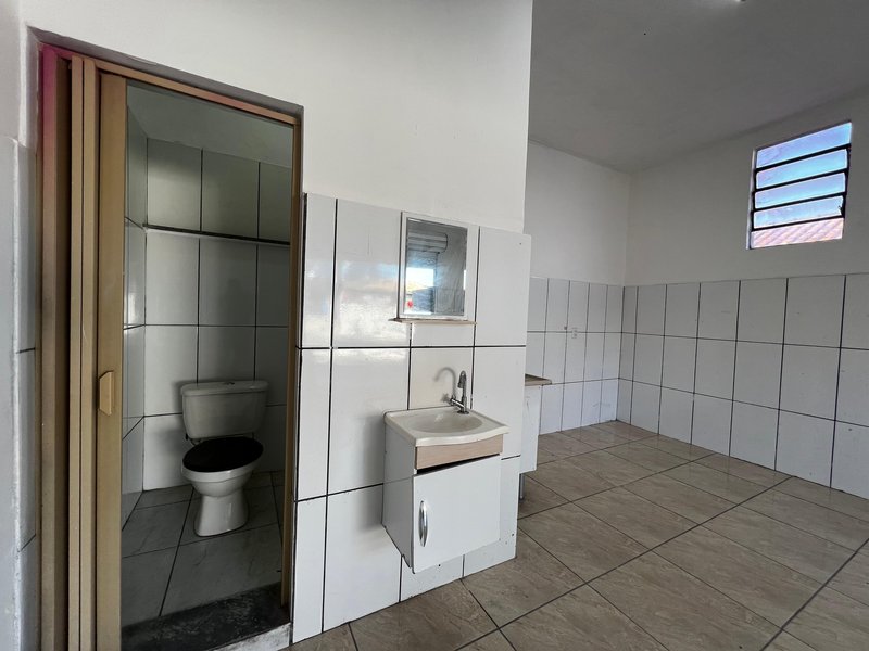 Casa com 2 Dormitórios e Espaço Comercial em Bairro Completo  Mogi das Cruzes - 